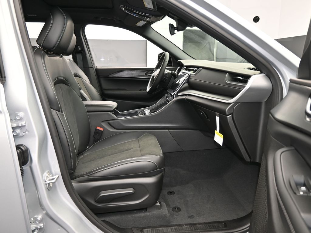 New 2025 Silver Zynith Jeep Altitude X image 39