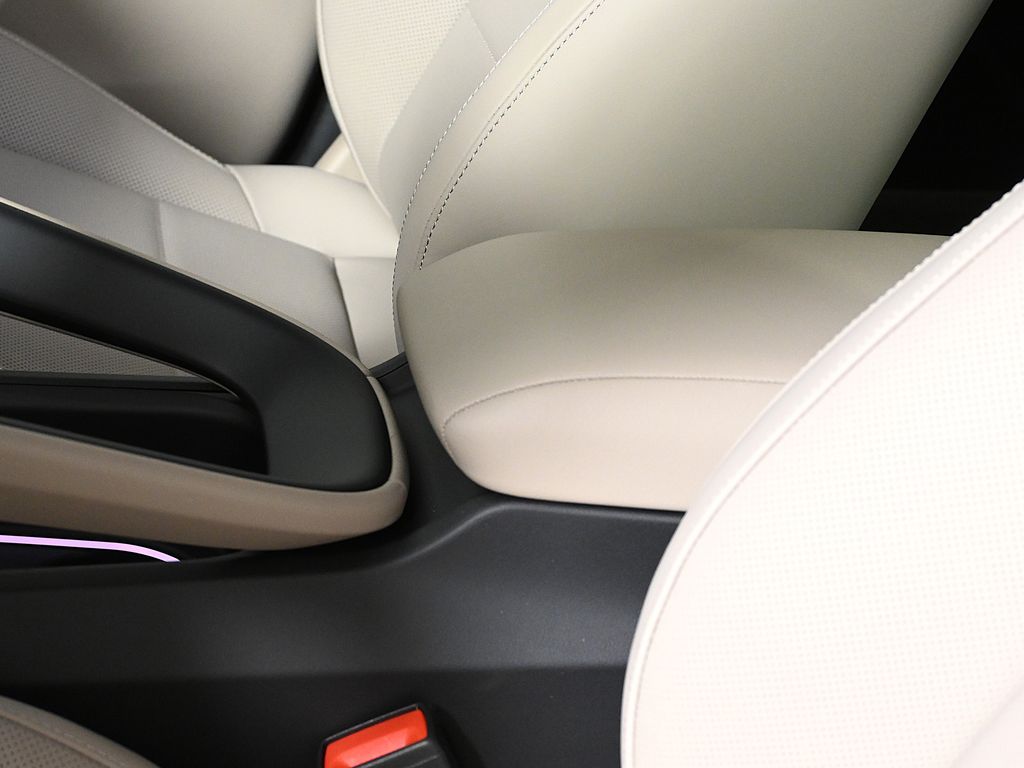 Thumbnail: 2026 Porsche Macan - 26