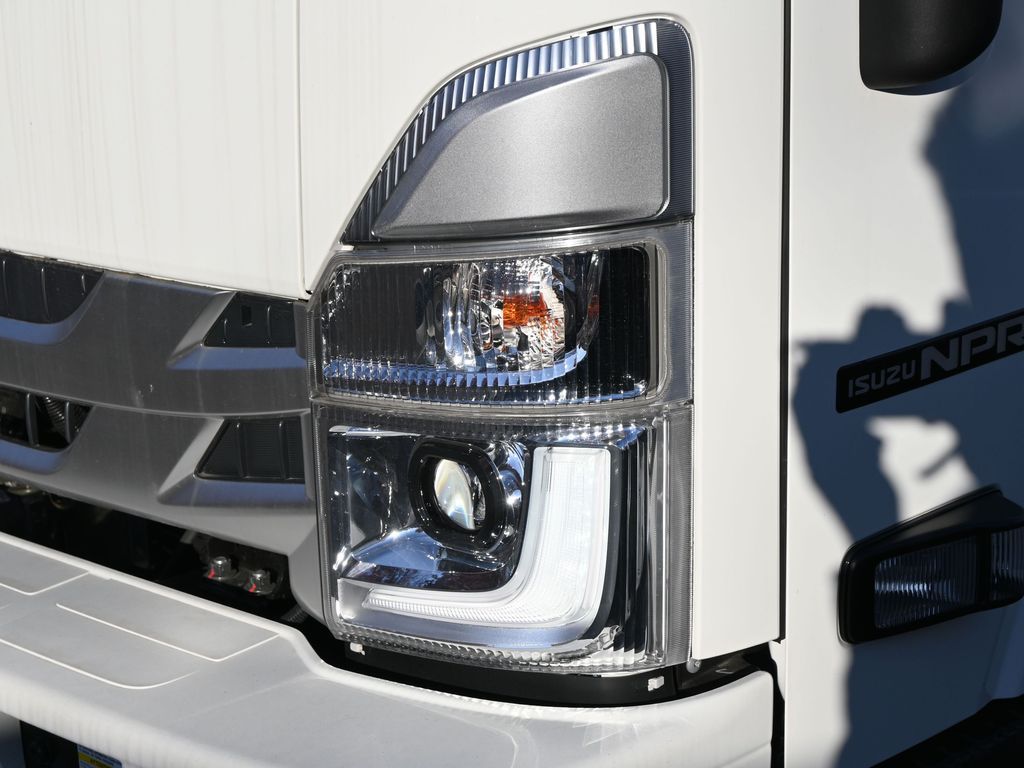 2024 Isuzu NPR HD 