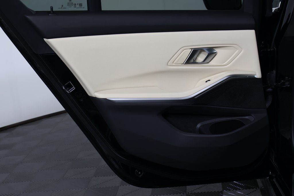 Thumbnail: 2025 BMW 3 Series - 13