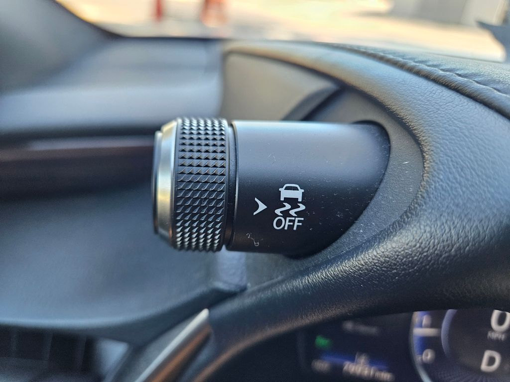 Thumbnail: 2019 Lexus ES - 24