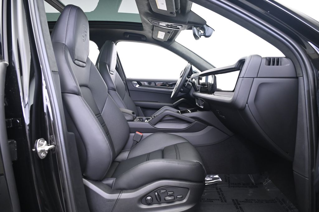 Thumbnail: 2025 Porsche Cayenne - 23
