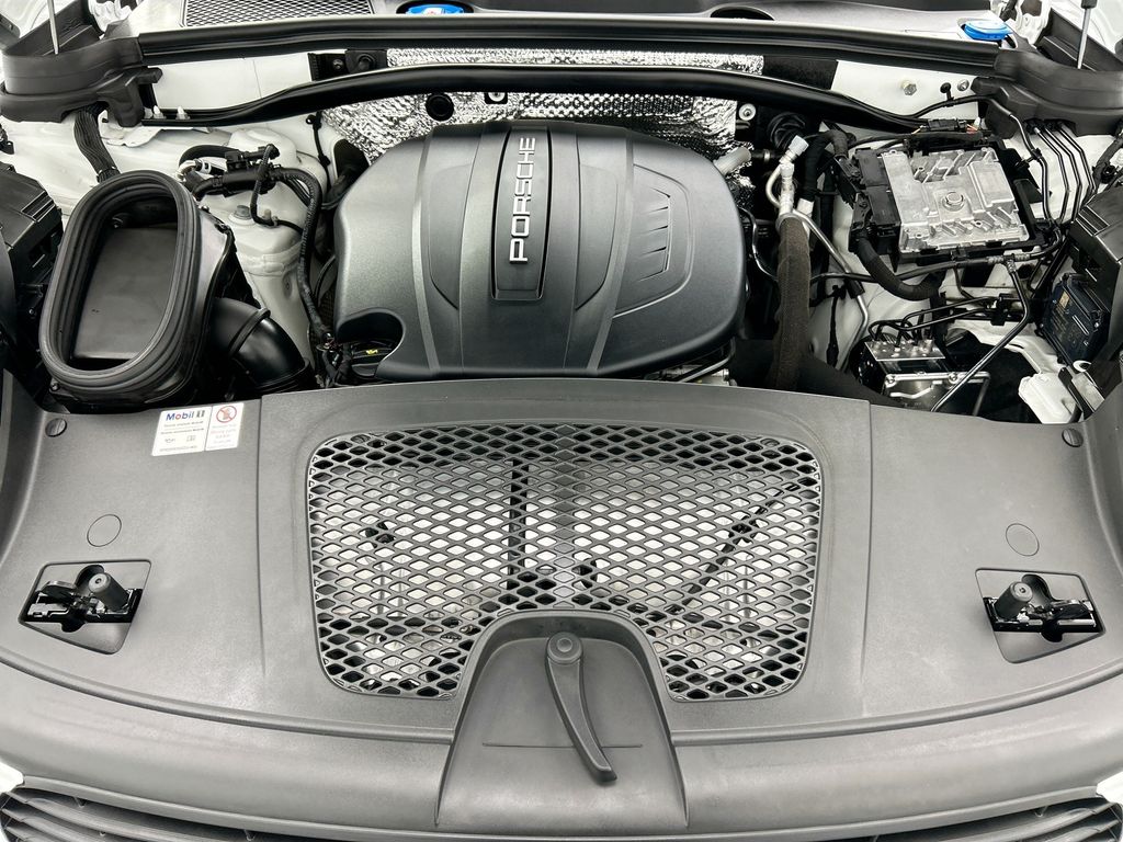 Thumbnail: 2020 Porsche Macan - 30