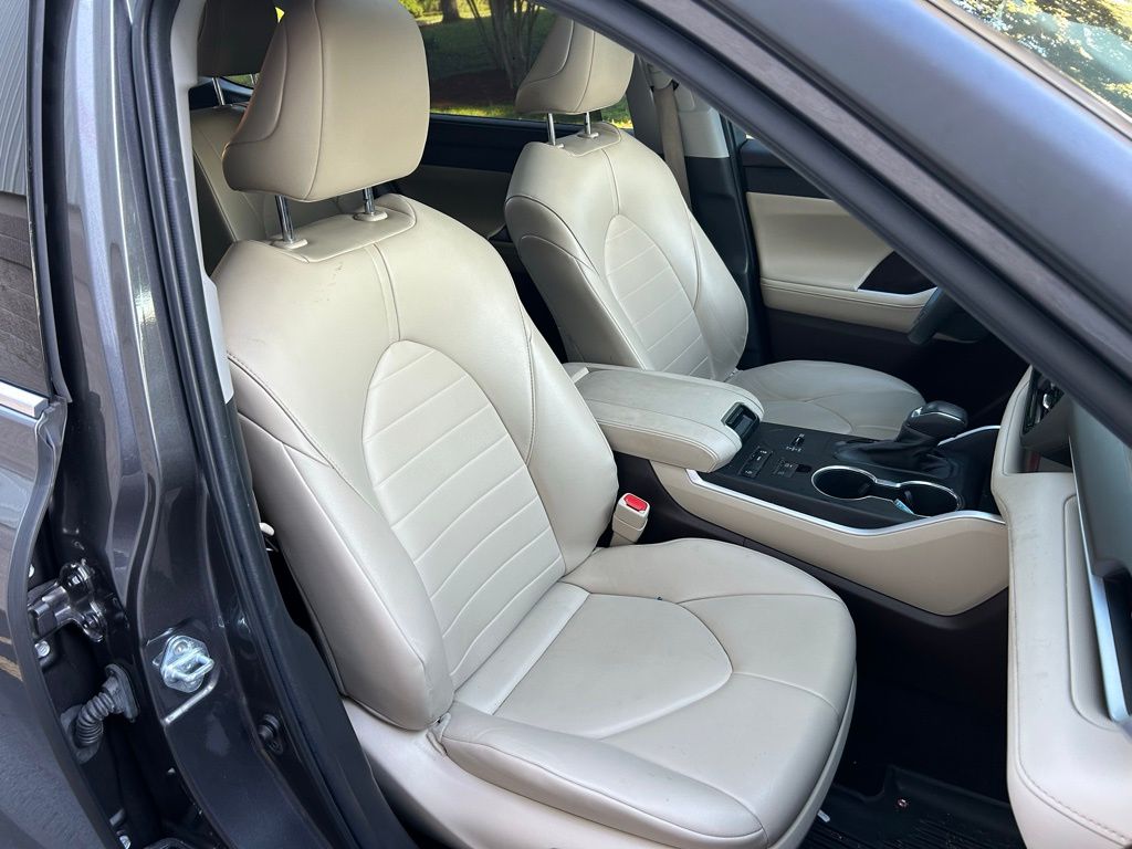 Thumbnail: 2022 Toyota Highlander - 16