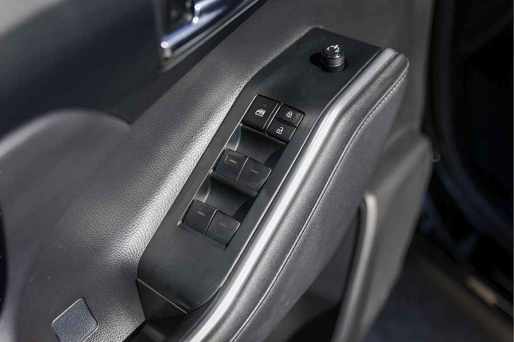 Used Car 2023 Toyota Highlander  Xle For Sale Under $35,000 In Austin, Texas