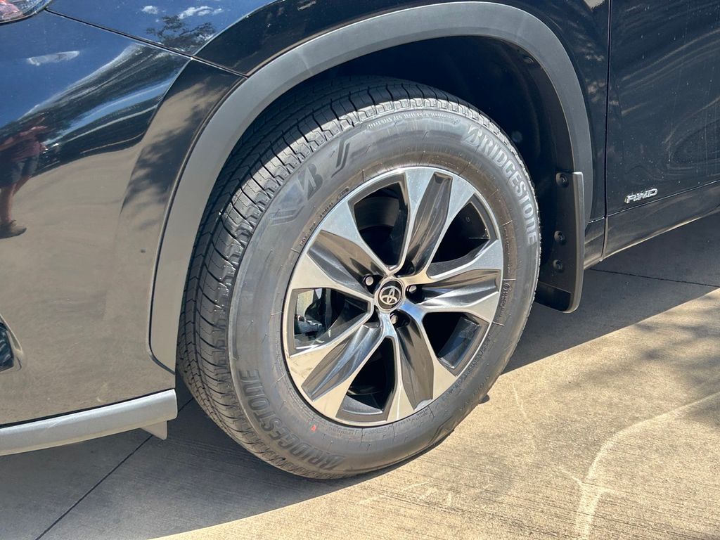 New 2026 Toyota Highlander Hybrid SUV
