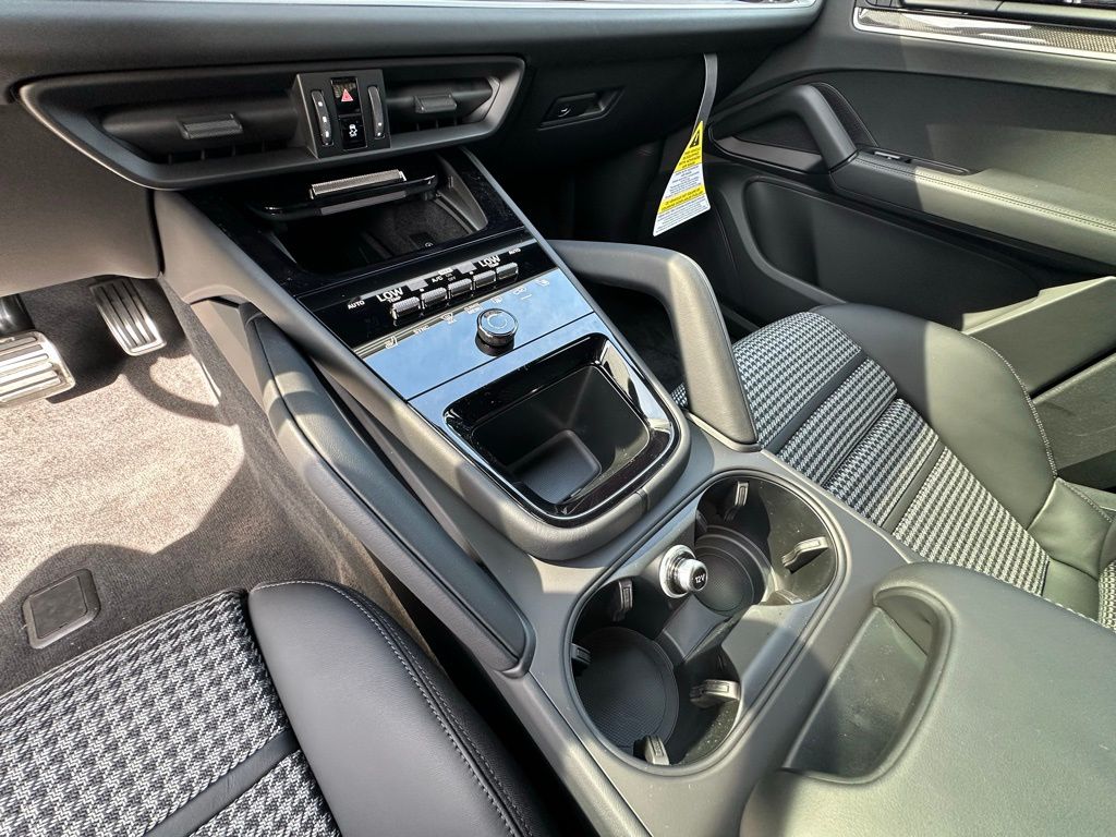 Thumbnail: 2026 Porsche  - 27