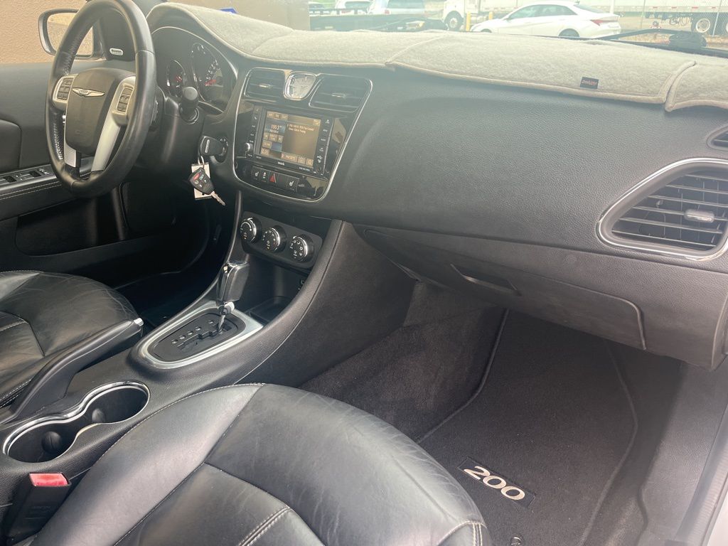Thumbnail: 2014 Chrysler 200 - 23