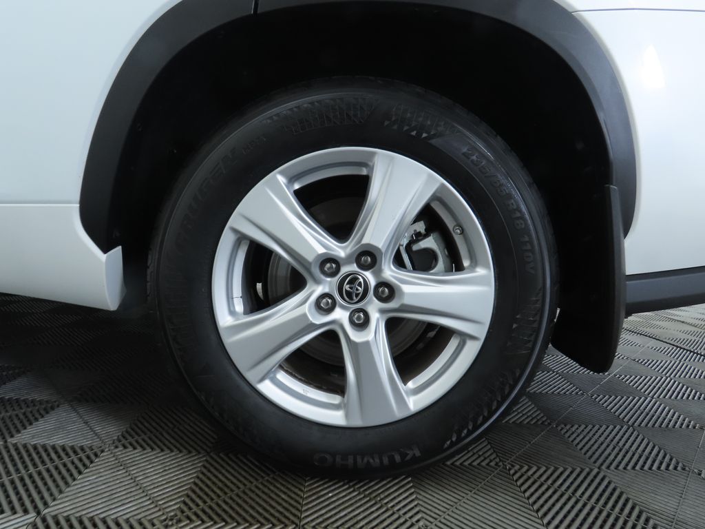 Thumbnail: 2023 Toyota Highlander - 31