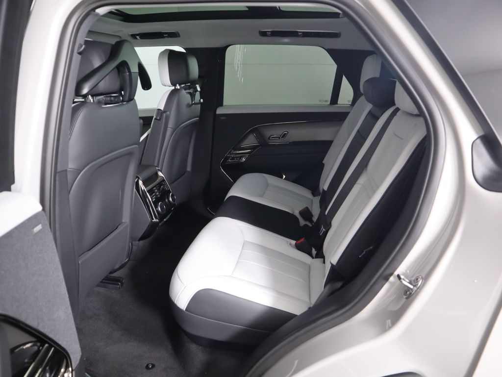 Thumbnail: 2025 Land Rover Range Rover Sport - 23