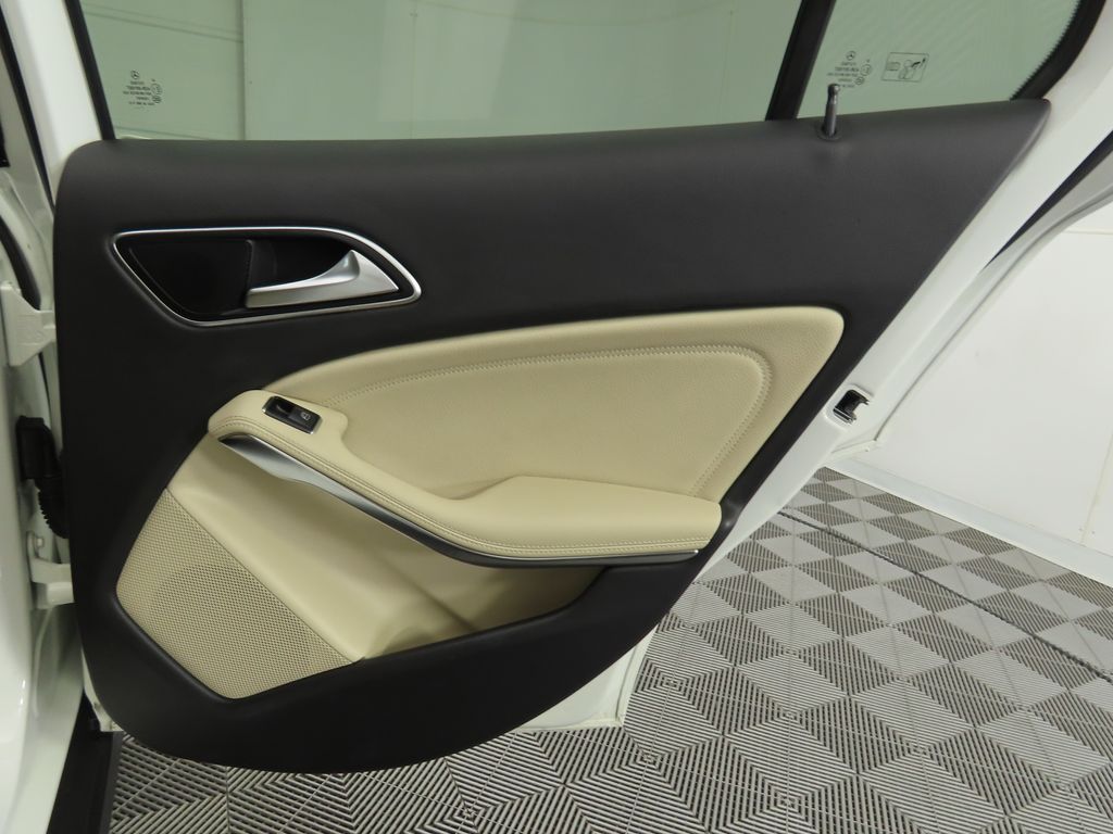 Thumbnail: 2018 Mercedes-Benz GLA - 25