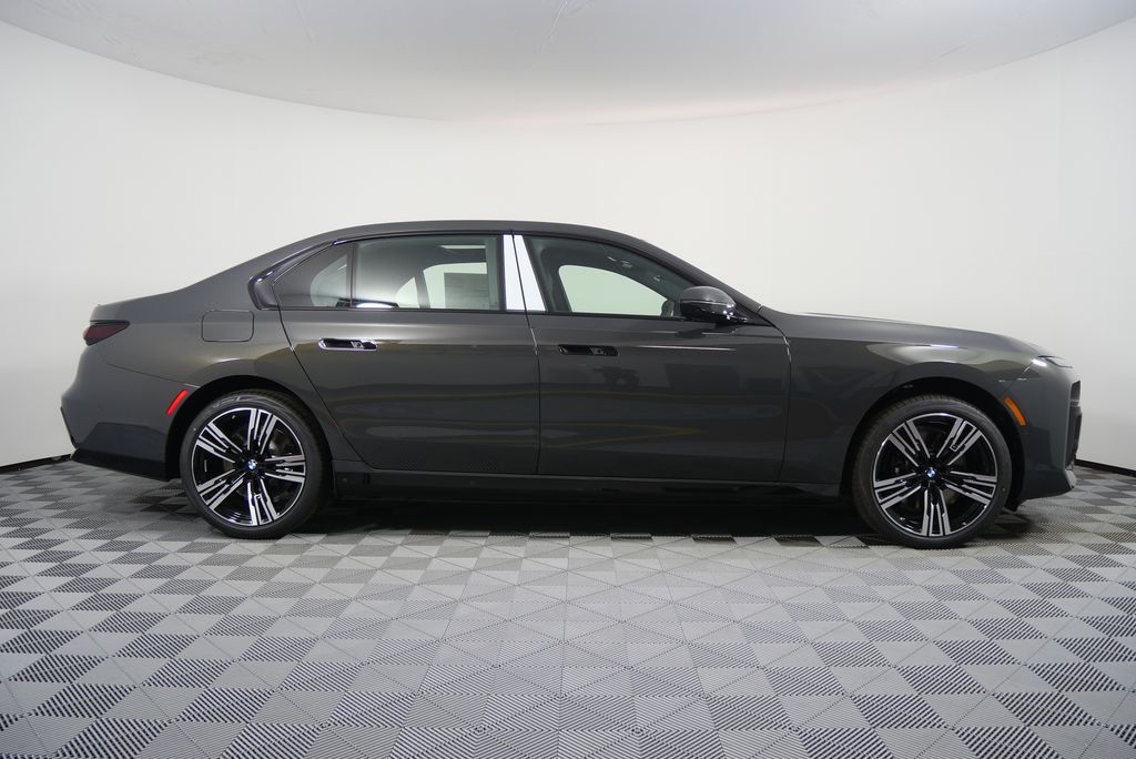 Thumbnail: 2026 BMW 7 Series - 2