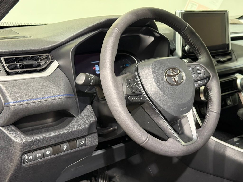 Thumbnail: 2023 Toyota RAV4 - 17