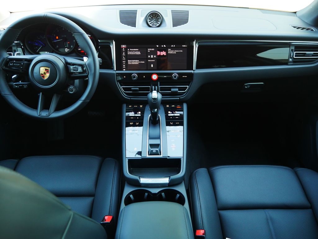 Thumbnail: 2026 Porsche Macan - 25