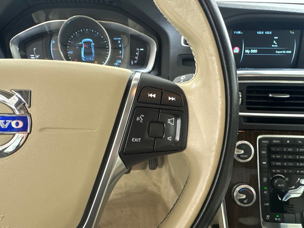 Used 2015 White Volvo T5 Premier image 10
