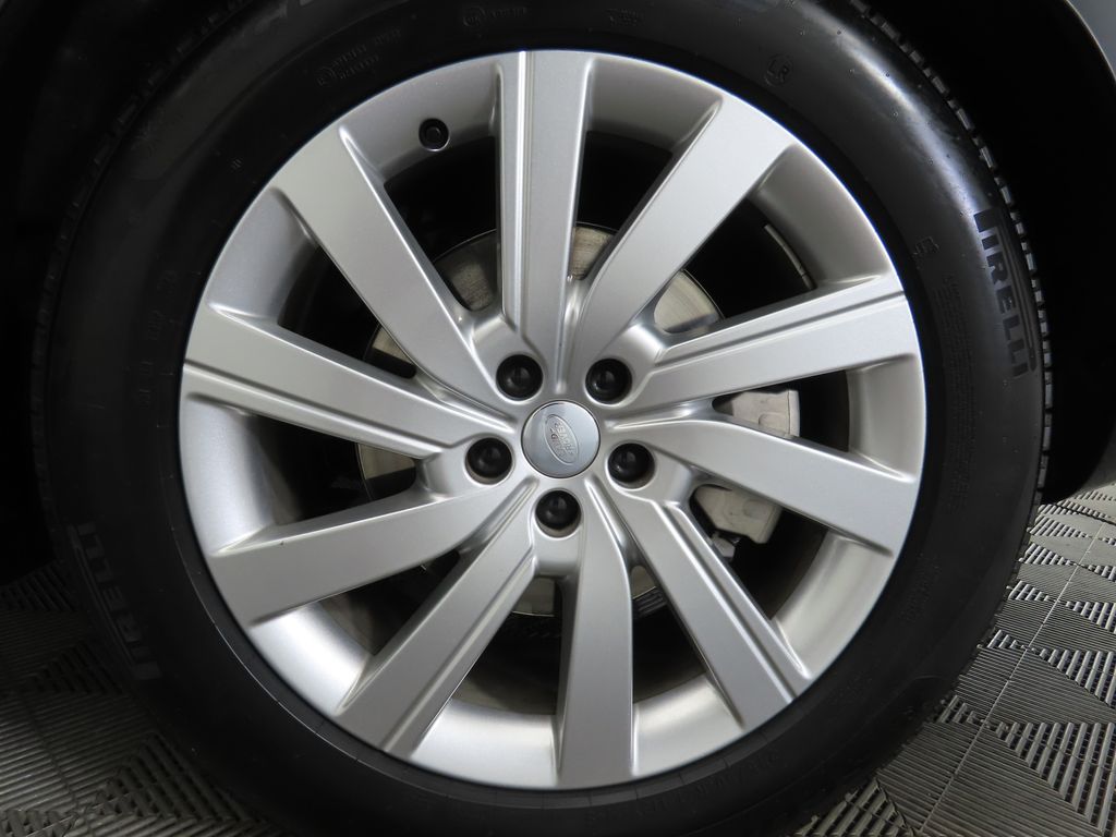 Thumbnail: 2025 Land Rover Range Rover - 30