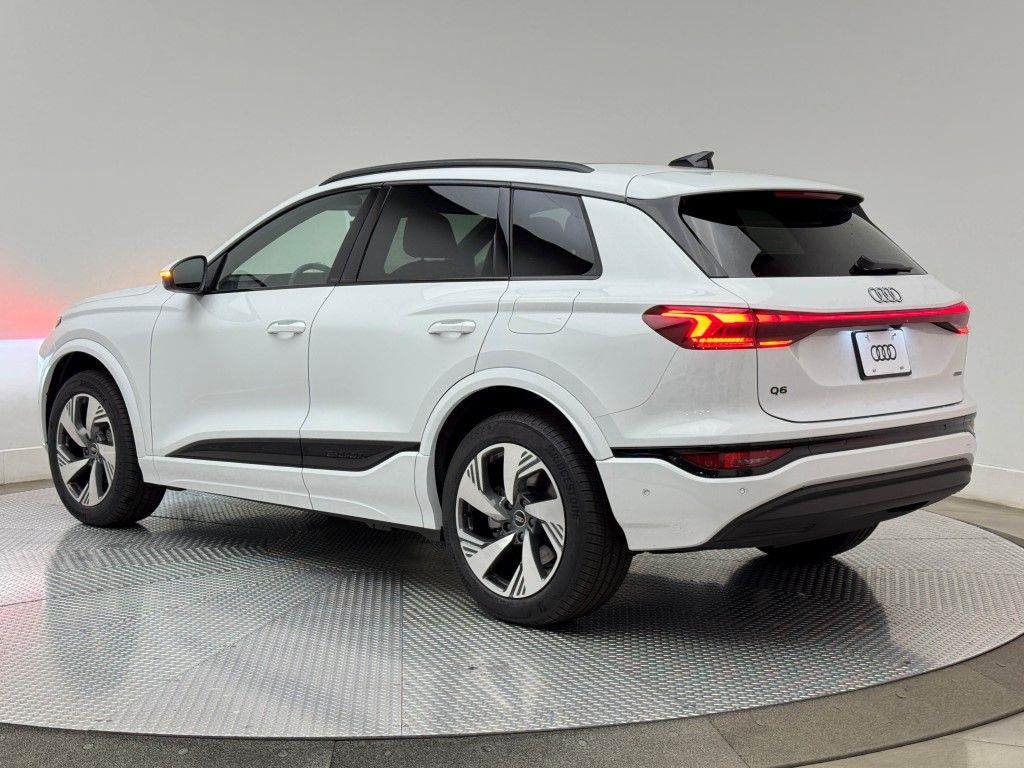 2025 Audi e-tron Premium 7