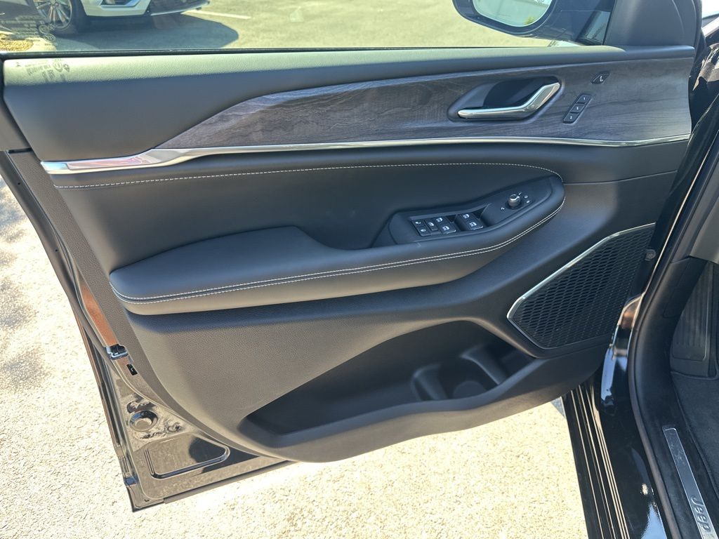 New Car 2025 Jeep Grand Cherokee L  Overland For Sale Under $70,000 In Austin, Texas