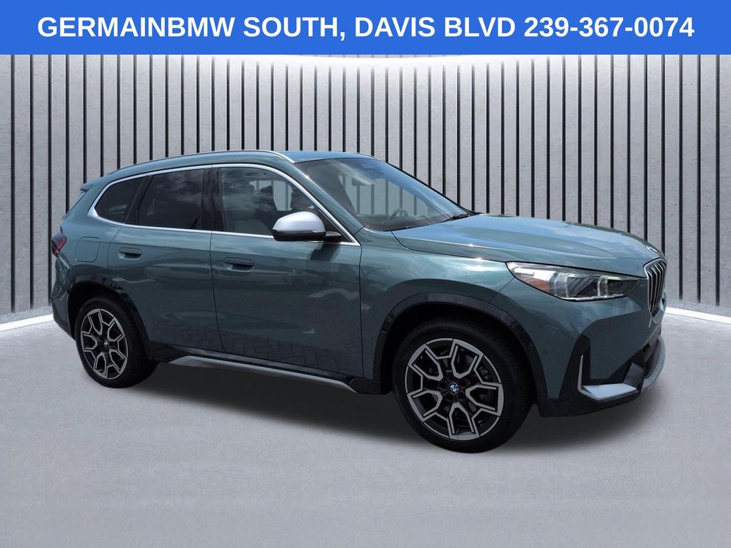 Certified Used 2024 Green BMW xDrive28i image 3