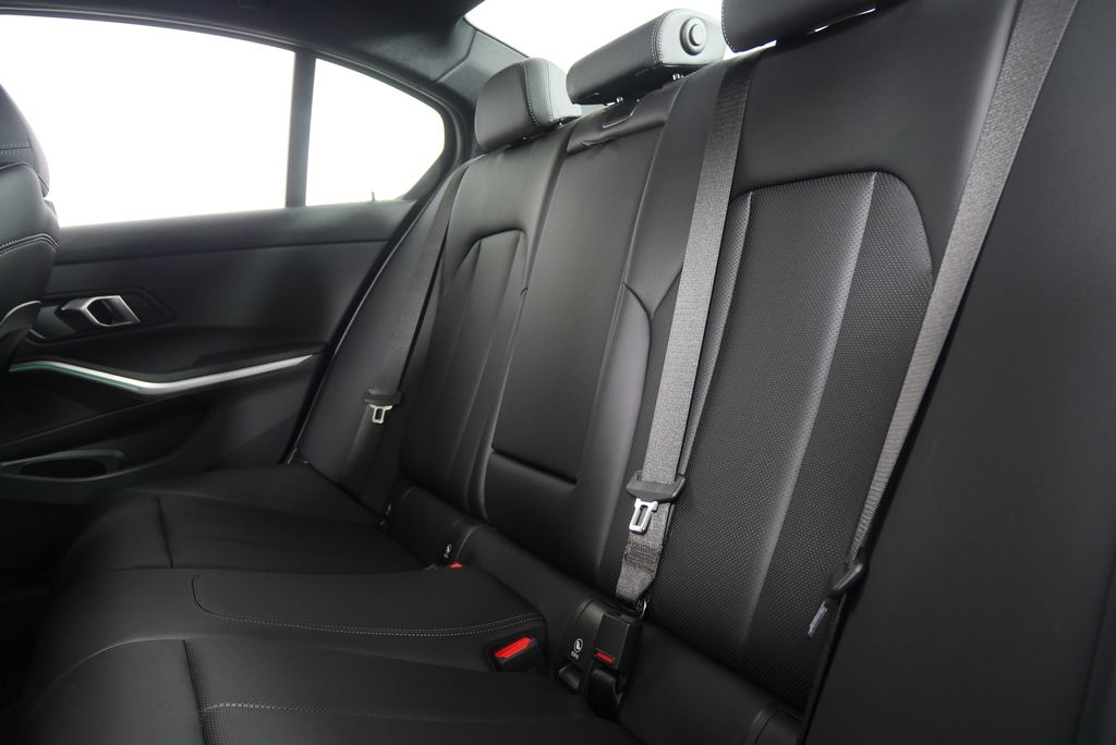 2024 BMW 3 Series 330i 16