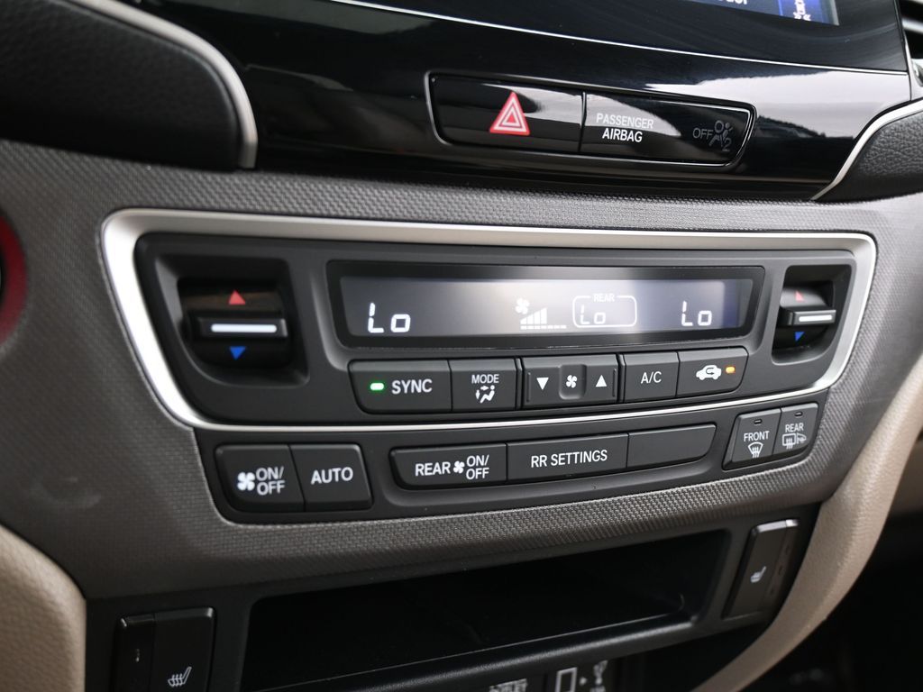 Used 2023 Platinum White Pearl Honda RTL image 23