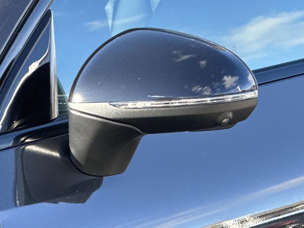 Thumbnail: 2025 Mercedes-Benz GLC - 2