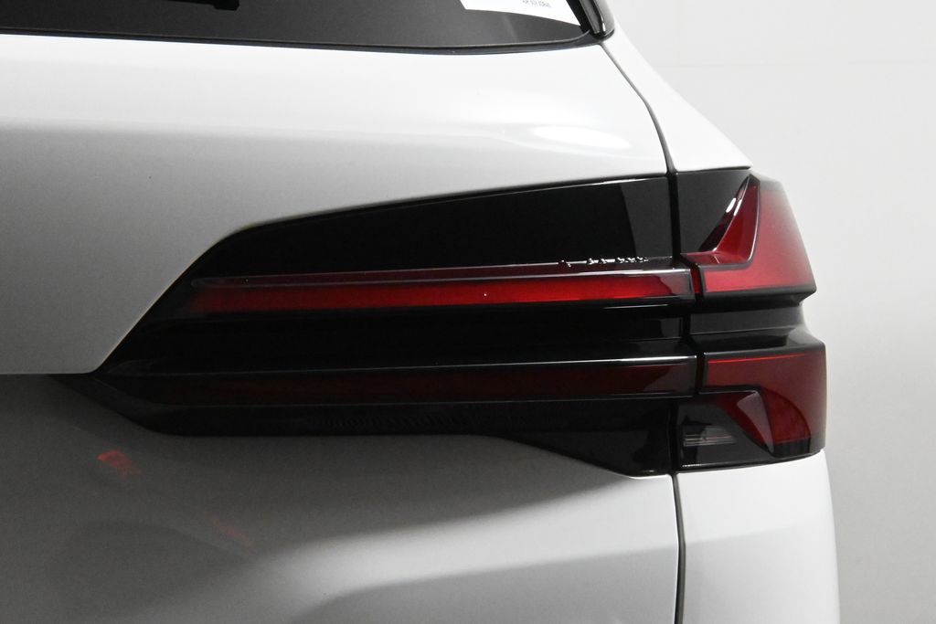 Thumbnail: 2026 BMW X5 - 13