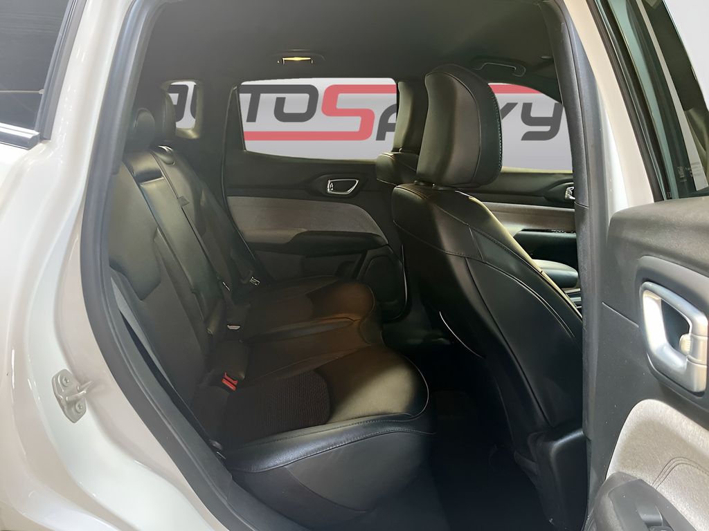 Used 2024 White Jeep Latitude image 25