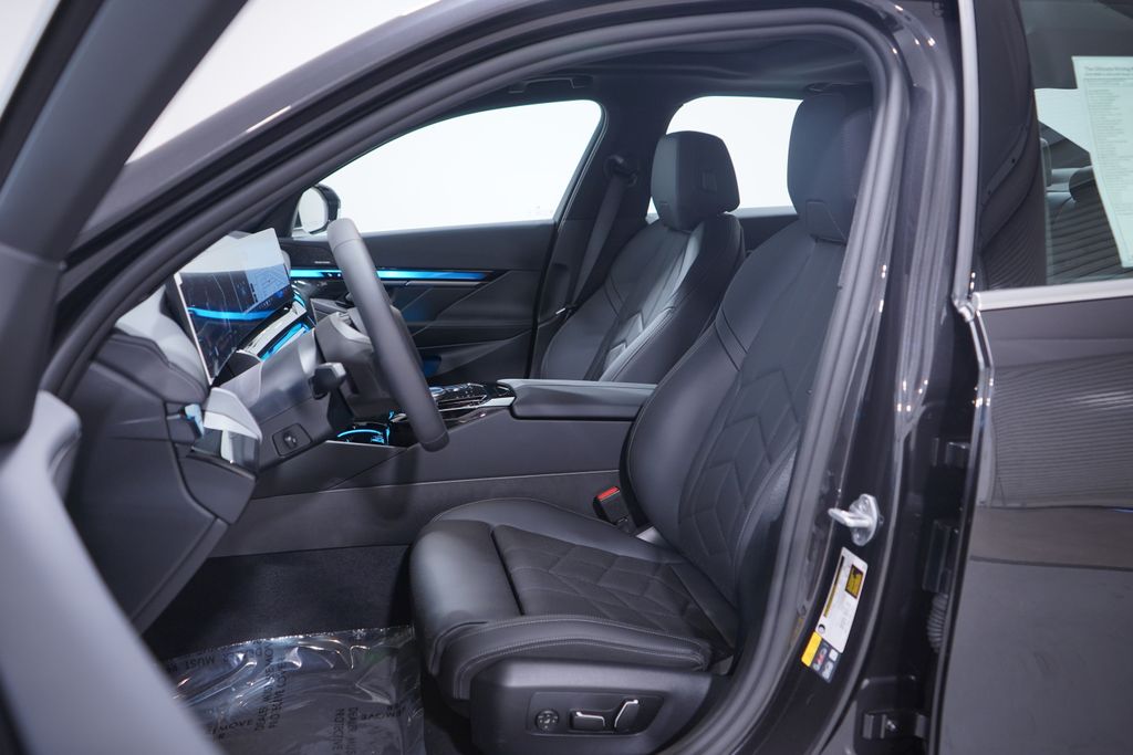 Thumbnail: 2026 BMW i5 - 7