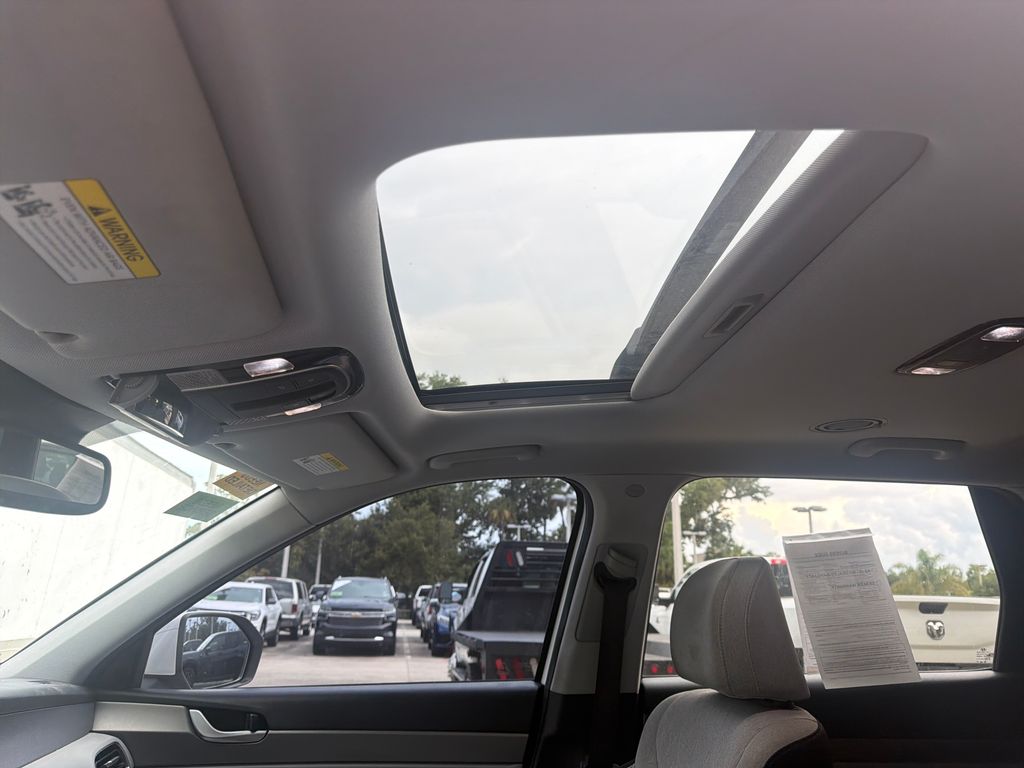 Certified Used 2021 White Hyundai SEL image 9