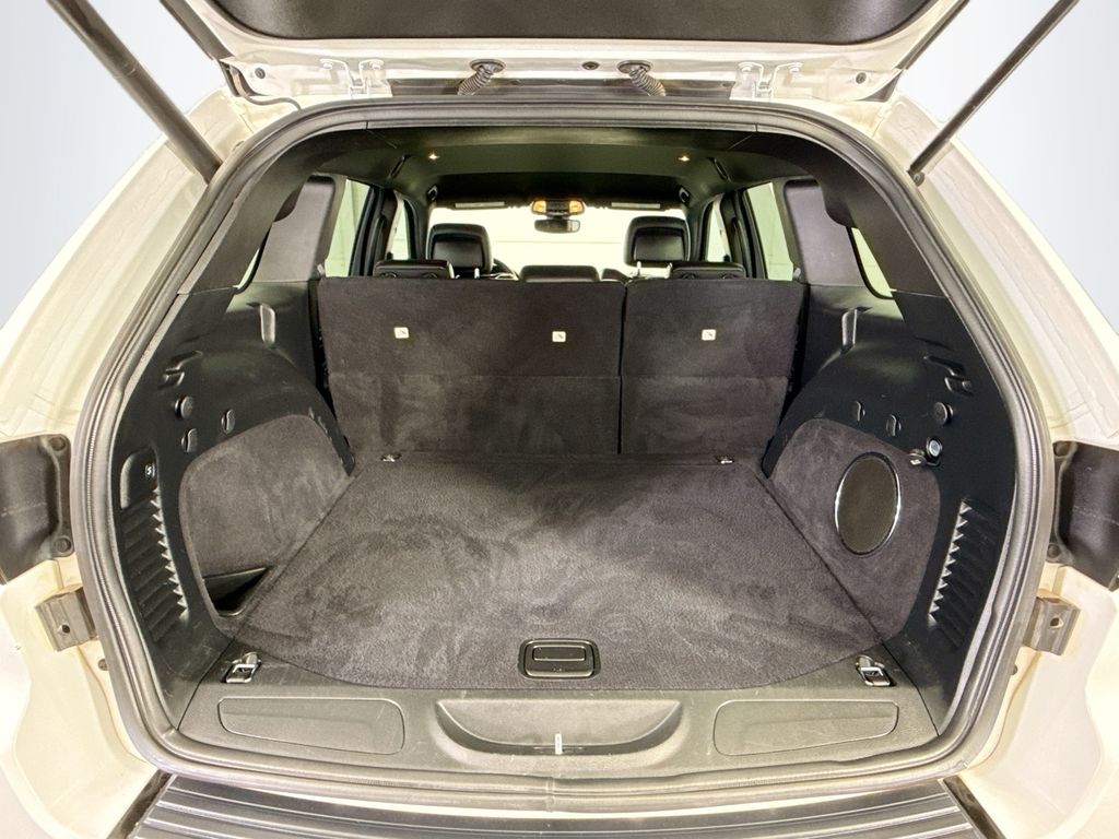 Thumbnail: 2017 Jeep Grand Cherokee - 26