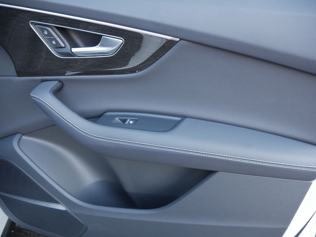 Thumbnail: 2025 Audi Q7 - 27