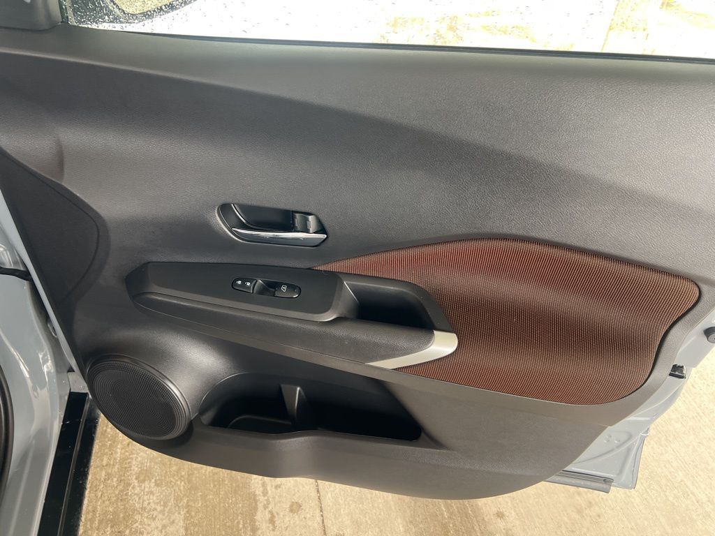 2024 Nissan Kicks SR photo