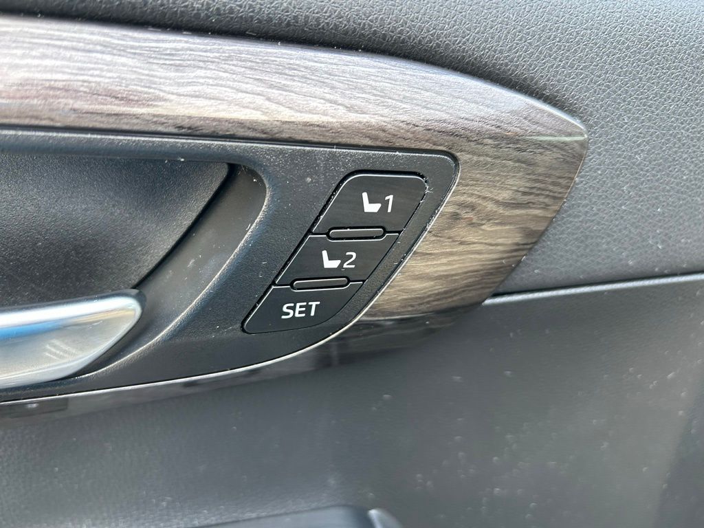 Thumbnail: 2023 Toyota Highlander - 18