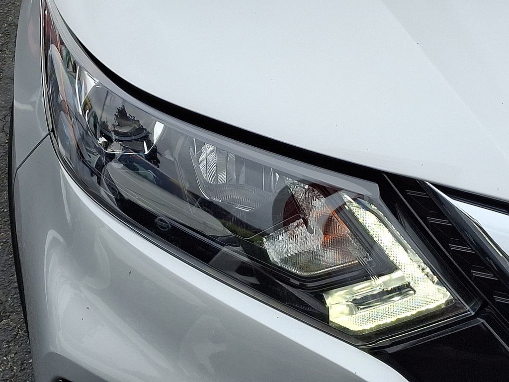 Thumbnail: 2020 Nissan Rogue Sport - 9