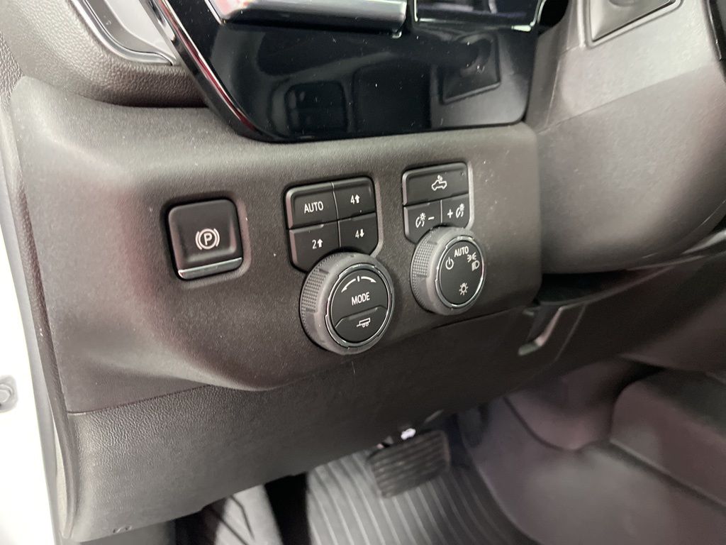 Thumbnail: 2026 Chevrolet Silverado 1500 - 27