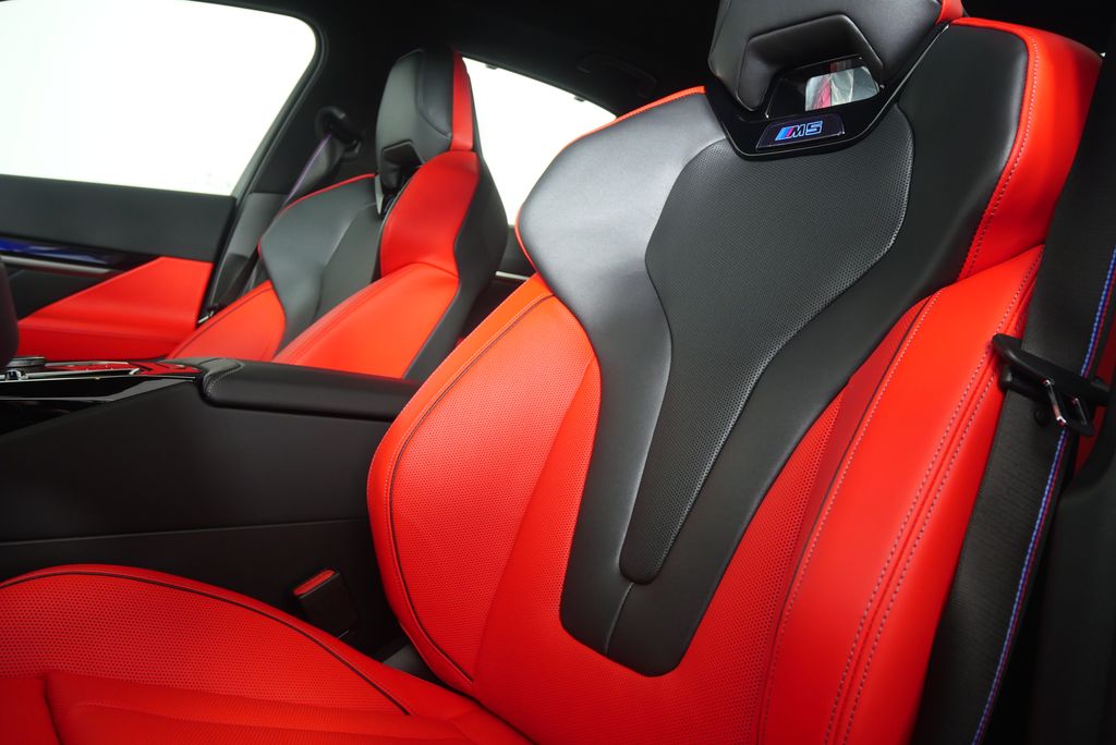 Thumbnail: 2026 BMW M5 - 13