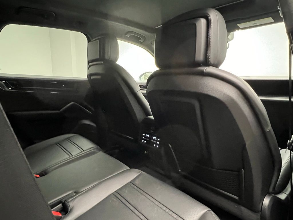 Thumbnail: 2026 Porsche Cayenne - 16