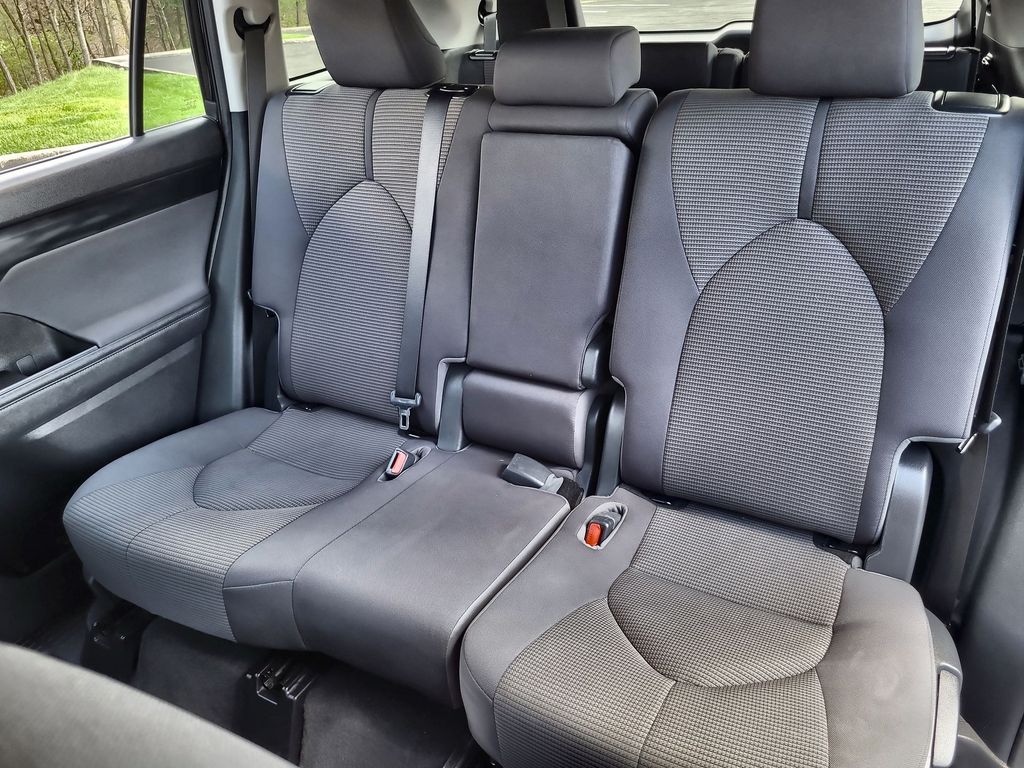 2023 Toyota Highlander LE 20