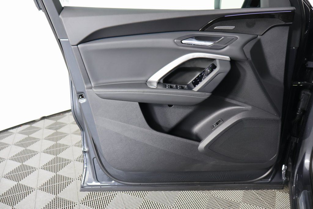 Thumbnail: 2025 Audi Q5 - 7