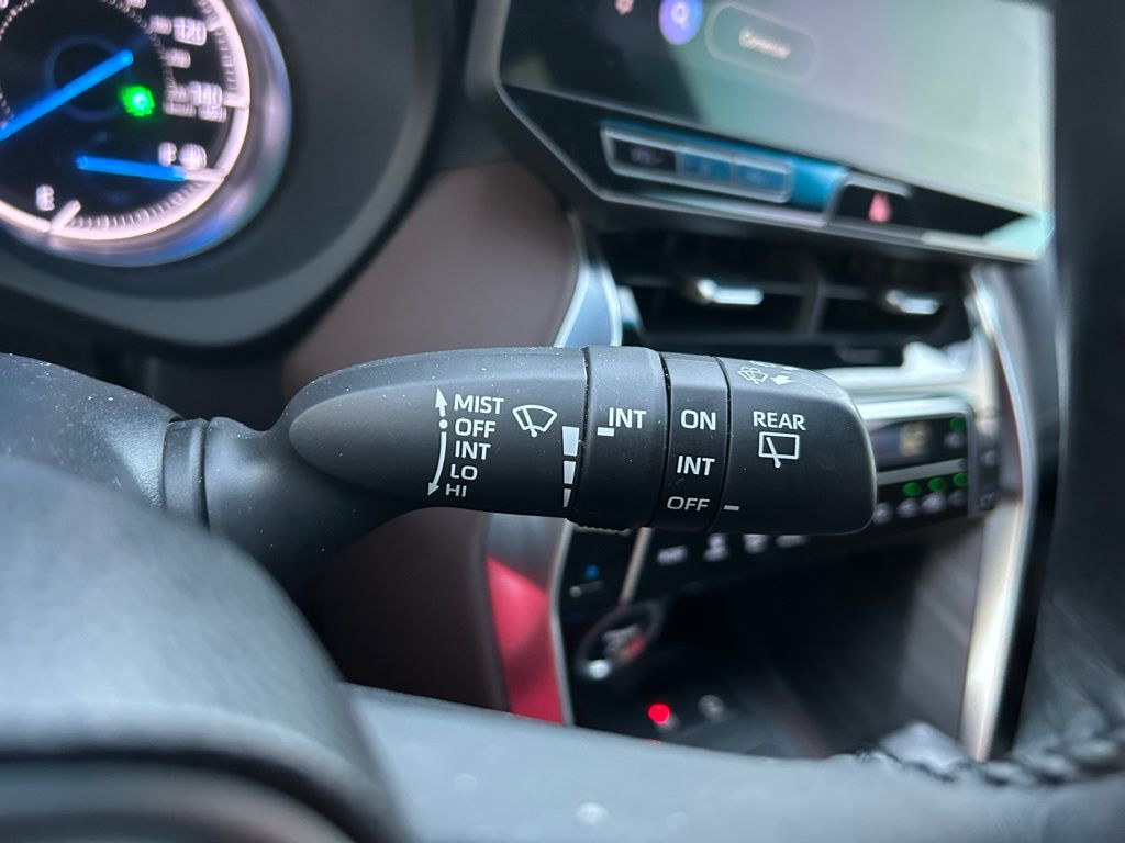 Thumbnail: 2023 Toyota Venza - 22