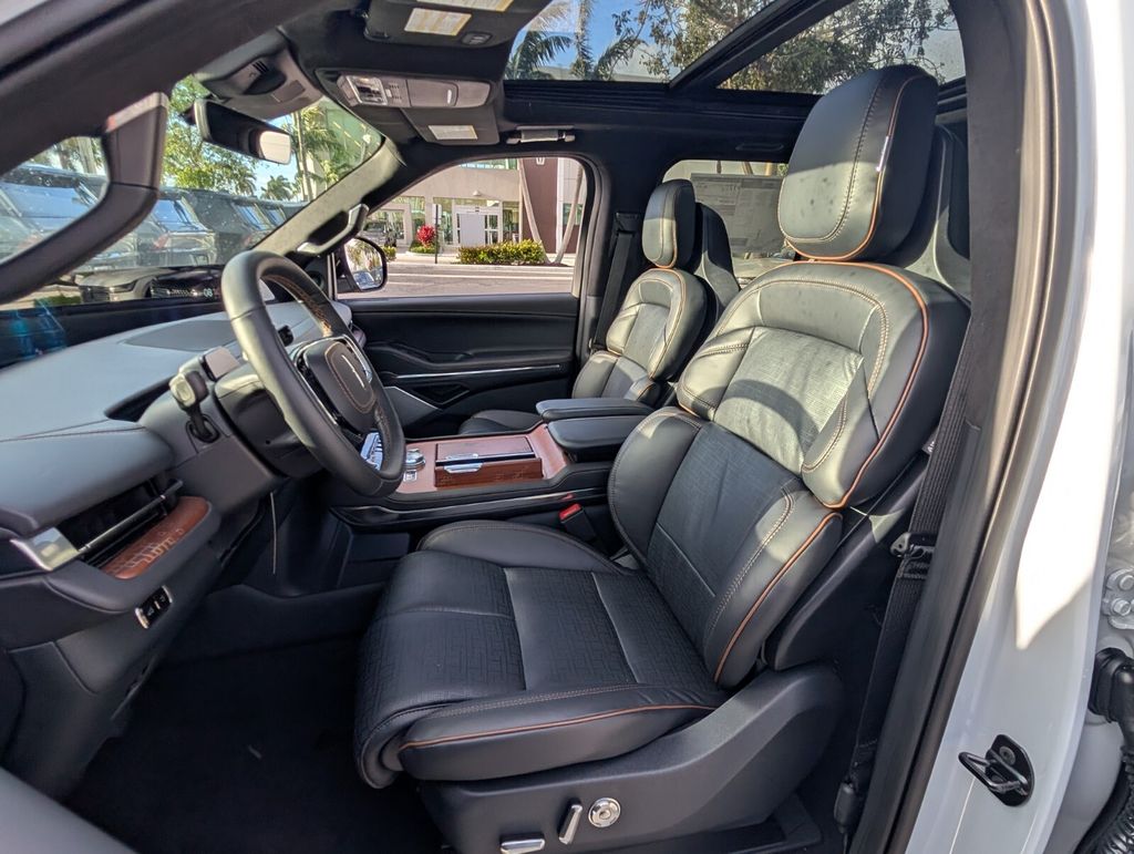 new 2026 Lincoln Navigator car, priced at $123,415