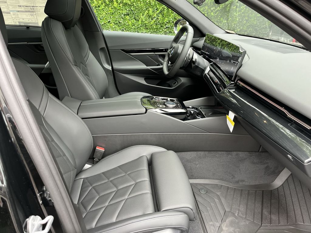 Thumbnail: 2026 BMW 5 Series - 25