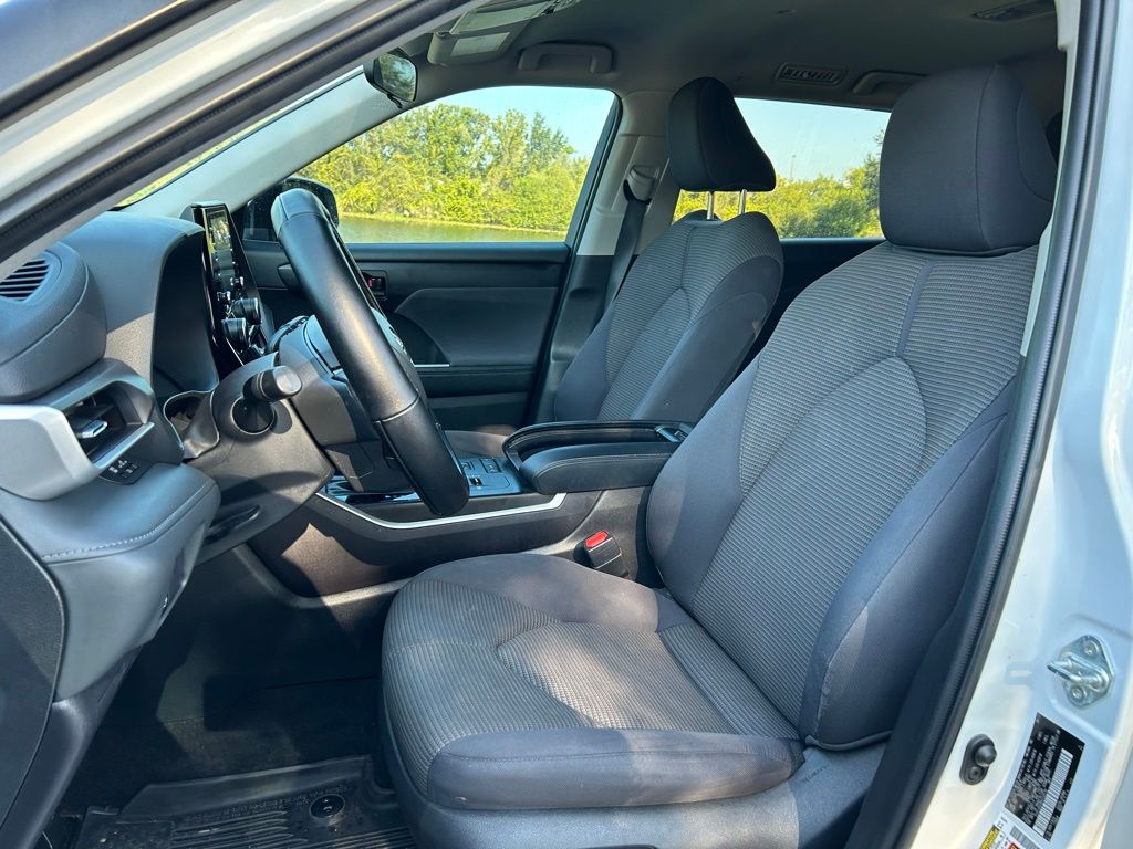 Thumbnail: 2022 Toyota Highlander - 15