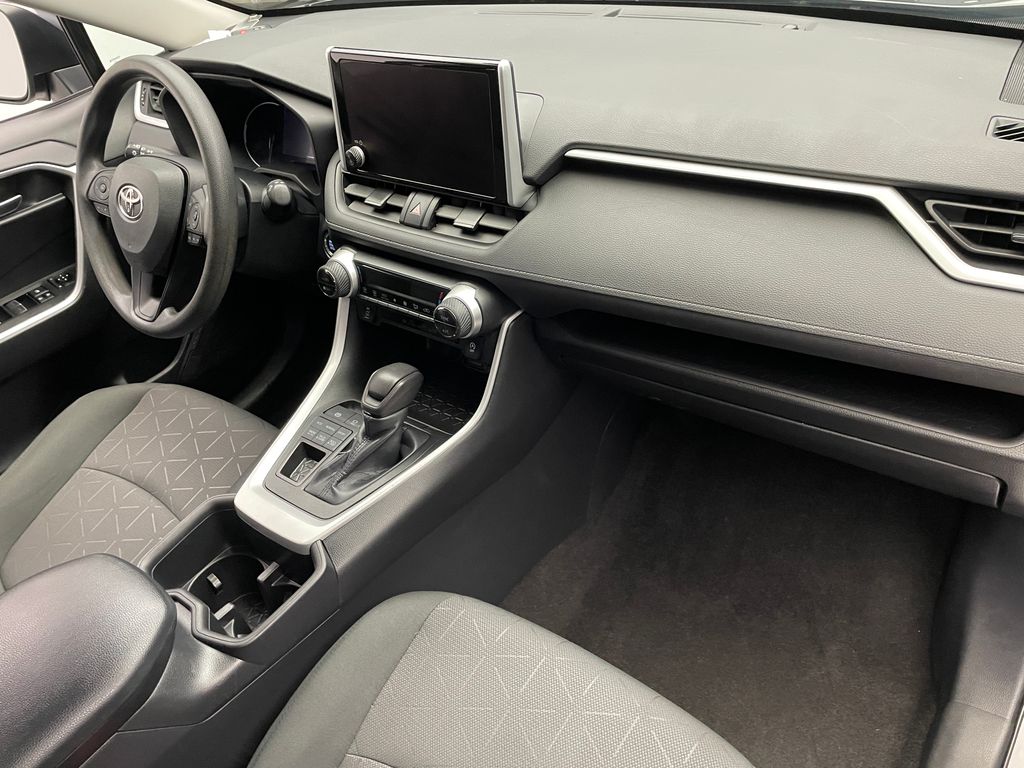 2023 Toyota RAV4 XLE 16