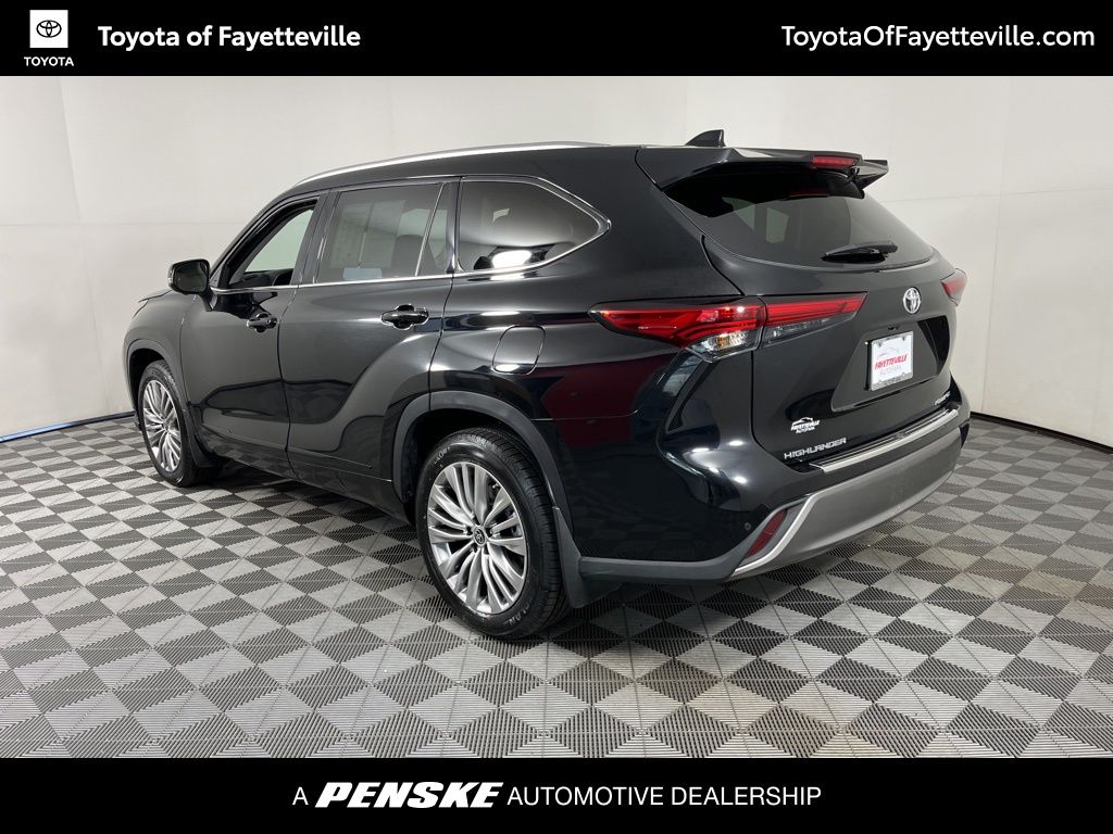 2023 Toyota Highlander Platinum 17