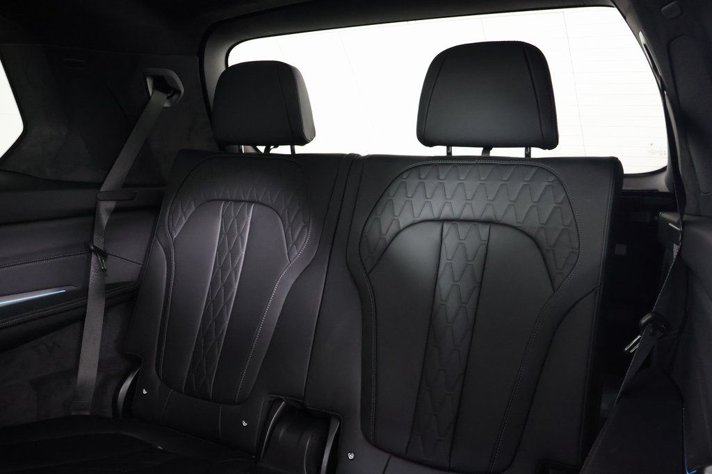 Thumbnail: 2026 BMW X7 - 7