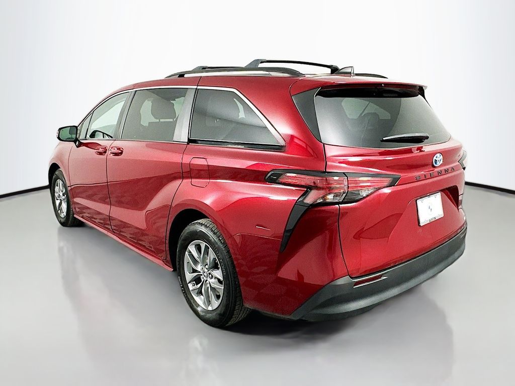 2022 Toyota Sienna LE 7