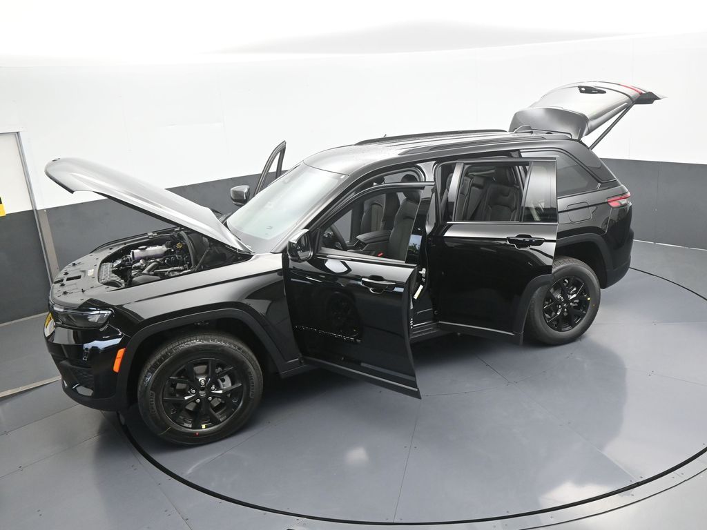 New 2025 Diamond Black Crystal Pearlcoat Jeep Altitude image 57