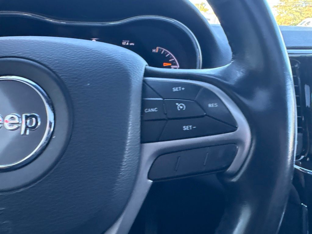 Used 2020 White Jeep Altitude image 28